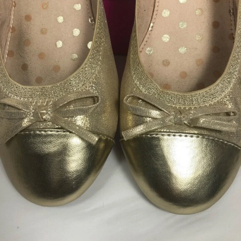Olive & Edie Taylor Gold Shoes Size‎ 6M